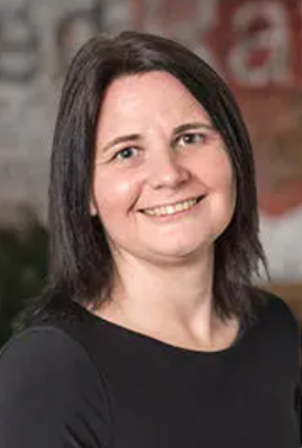 Jennifer Revenaugh Headshot